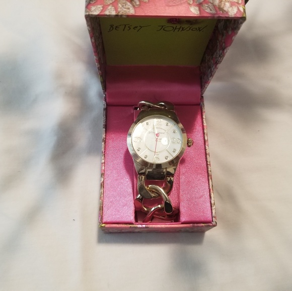 Betsy Johnson Link Bracelet Watch - Picture 6 of 6